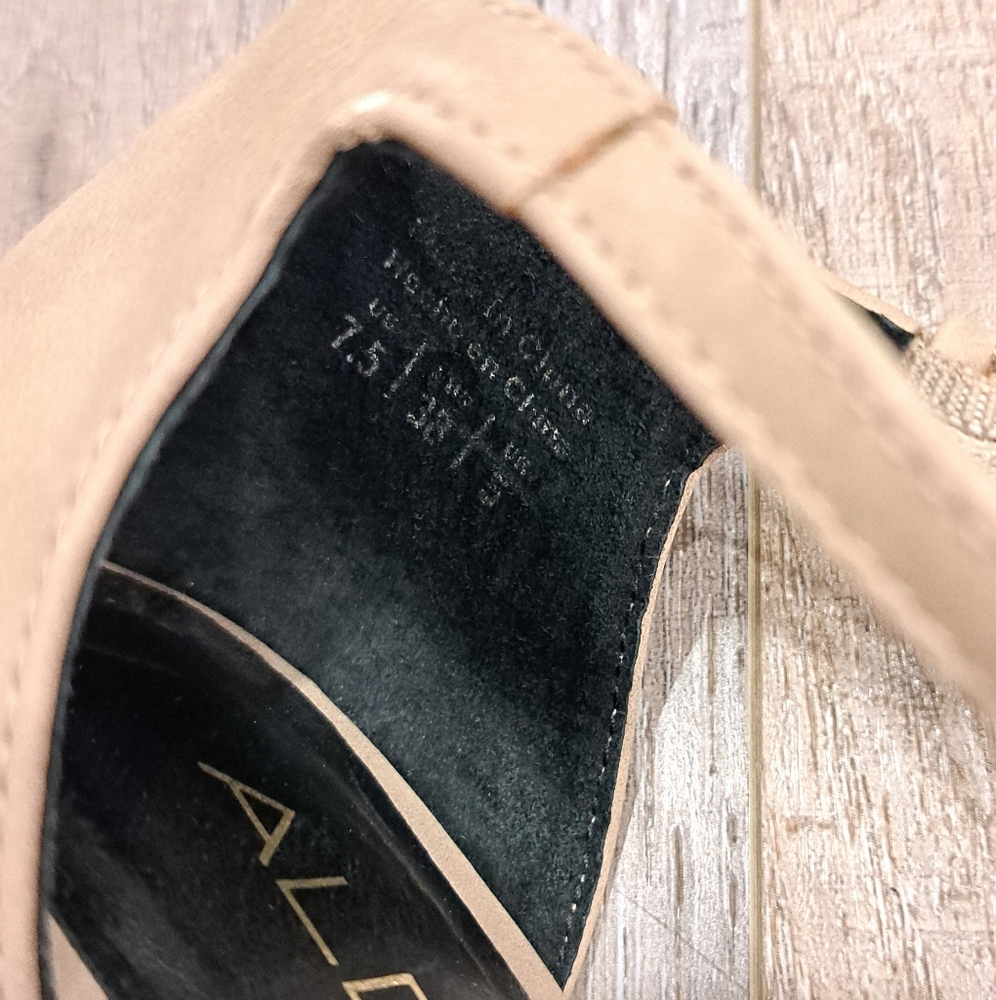 ALDO Tan Heels - Picture 5 of 8